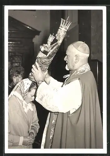 AK Deutscher Bischof Gebert in der Kirche