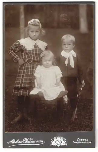 Fotografie Atelier Wesemann, Kassel, niedliche Kinder im Park porträtiert