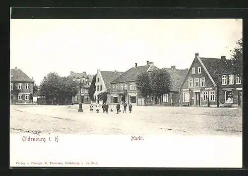 AK Oldenburg i. H., Markt mit Geschäften und Kindern