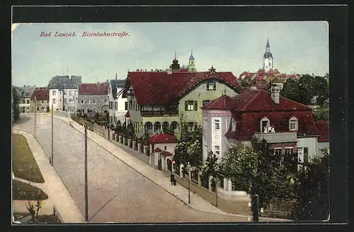 AK Bad Lausick, Eisenbahnstrasse mit Frau