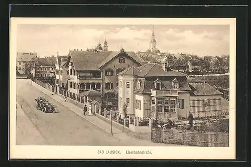 AK Bad Lausick, Eisenbahnstrasse mit Auto