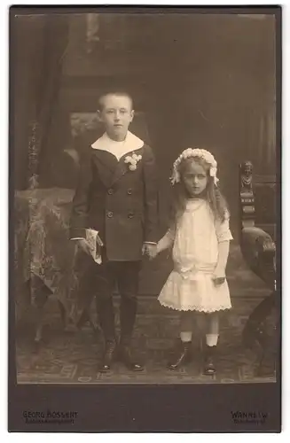 Fotografie Georg Bossert, Wanne i / W., Bahnhofstrasse 61, Portrait Knabe im Anzug mit kleinem Mädchen an der Hand