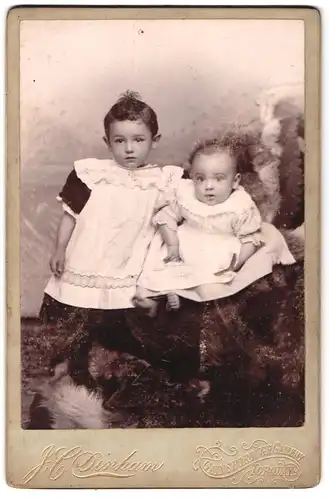 Fotografie J. C. Dinham, Torquay, 11, Lower Union Street, Portrait kleines Mädchen und Kleinkind in hübschen Kleidern