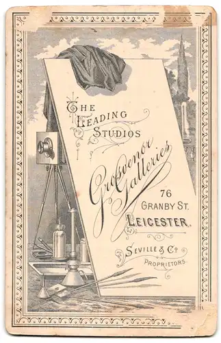 Fotografie Seville & Co, Leicester, Granby Street, Junger Mann mit Schnauzbart trägt Jacke und Weste