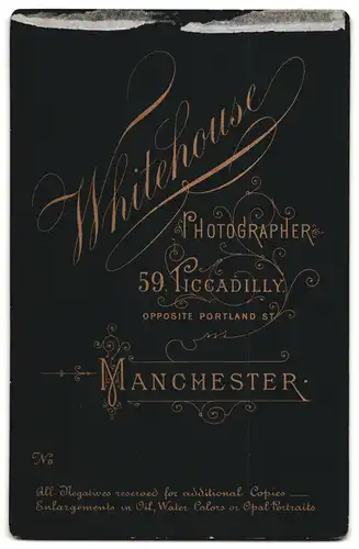 Fotografie Whitehouse, Manchester, Piccadilly 59, Herr mit Oberlippenbart trägt Jacke und weisses Hemd