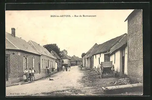AK Bus-les-Artois, Rue de Bertrancourt, Strassenpartie