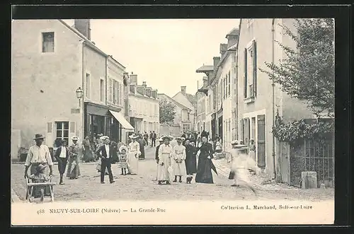 AK Neuvy-sur-Loire, La Grande-Rue, Strassenpartie