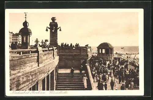 AK Borkum, Wandelhalle mit Spaziergängern