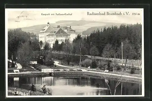 AK Bad Brambach i.V., Kurpark mit Radium-Kurhof