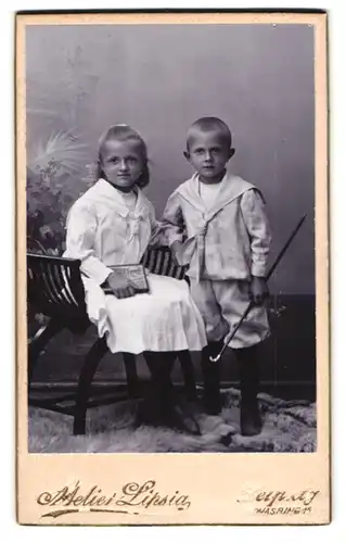 Fotografie Atelier Lipsia, Leipzig, Thomasring 15, Portrait niedliches Geschwisterpaar in hübscher Kleidung