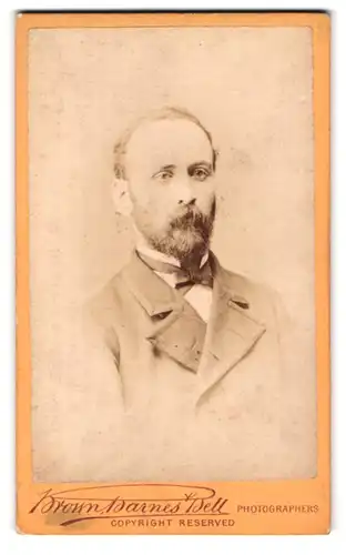 Fotografie Brown Barnes Bell, London, 220 Regent St., Portrait stattlicher junger Mann mit Vollbart