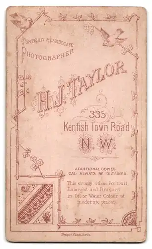 Fotografie H. J. Taylor, London, 335, Kentish Town Road, Portrait junges Paar in modischer Kleidung