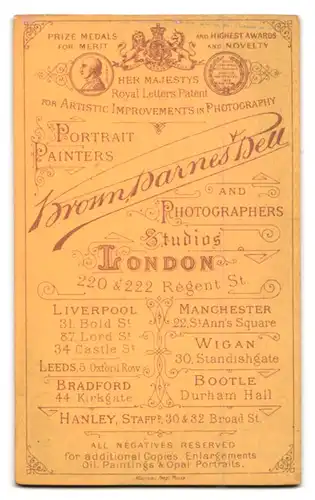 Fotografie Brown, Barnes & Bell, London, 220 & 222 Regent St., Brustportrait stattlicher Herr in modischer Kleidung