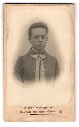 Fotografie Atelier Weissgärber, Buchholz, Portrait junge Frau in hübscher Bluse