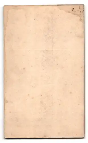 Fotografie Atelier Weissgärber, Buchholz, Portrait junge Frau in hübscher Bluse