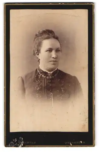 Fotografie Otto Schulz, Osnabrück, Domhof 4 a, Portrait bürgerliche Dame mit Hochsteckfrisur