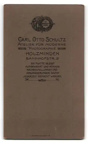 Fotografie Carl Otto Schultz, Holzminden, Bahnhofstrsse 2, Portrait bürgerliche Dame mit Amulett