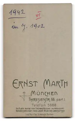 Fotografie Ernst Marth, München, Theresienstrasse 66, Portrait stattlicher Herr in eleganter Kleidung