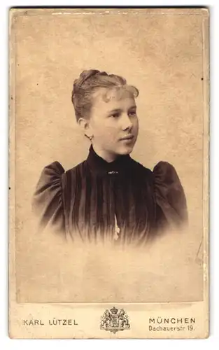 Fotografie Karl Lützel, München, Dachauerstrasse 19, Portrait junge Dame mit hochgestecktem Haar