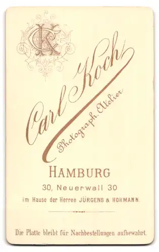 Fotografie Carl Hoch, Hamburg, Neuerwall 30, Portrait elegant gekleideter Bursche