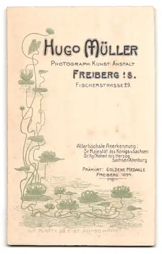 Fotografie Hugo Müller, Freiberg i/S., Fischerstrasse 29, Portrait süsses Kleinkind im Hemdchen