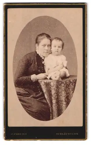 Fotografie J. Freund, Schlüchtern, Portrait bürgerliche Dame mit einem Kleinkind