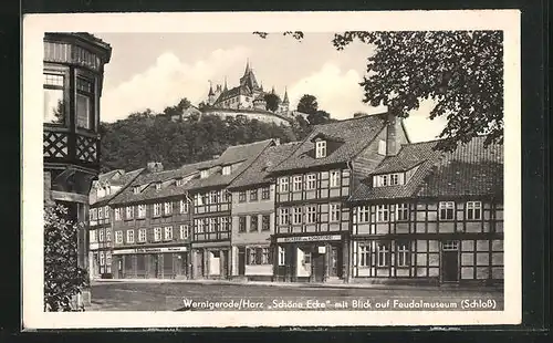 AK Wernigerode / Harz, Schöne Ecke mit Geschäften & Blick auf Feudalmuseum Schloss