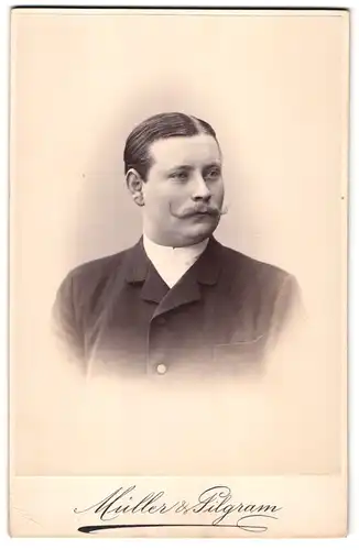 Fotografie Müller & Pilgram, Dresden, Seestr. 21, Portrait eleganter Herr mit Kaiserbart