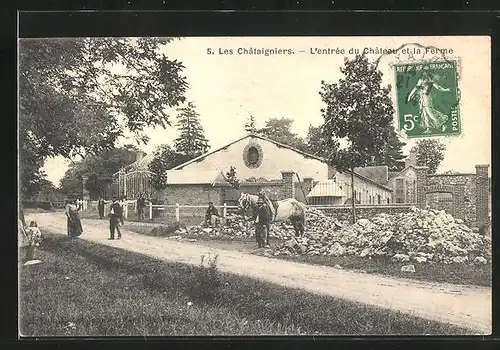 AK Montceaux-les-Provins, Les Chataigniers, L`entrée du Chateau et la Ferme