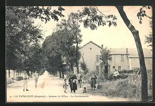 AK La Cavalerie, Avenue de Millau, La Gendarmerie