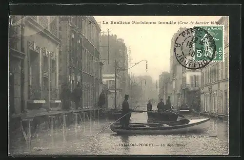 AK Levallois-Perret, La Banlieue Parisienne inondée 1910, La Rue Rivay, Hochwasser