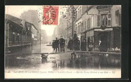 AK Levallois-Perret, La Crue de la Seine 1910, Rue des Frères Herbert et rue Gide, Hochwasser