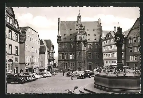 AK Marburg an der Lahn, Marktplatz mit Rathaus und Brunnen