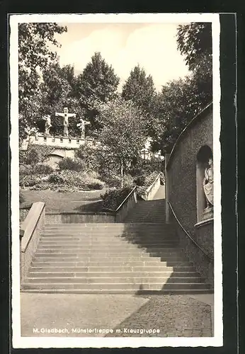 AK M. Gladbach, Münstertreppe mit Kreuzgruppe