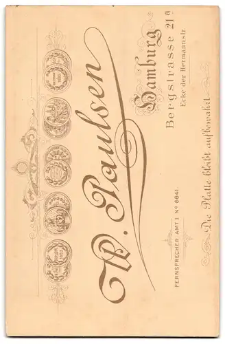 Fotografie W. Paulsen, Hamburg, Bergstrsse 21a, Portrait junge Dame im karierten Kleid
