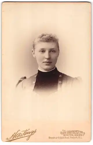 Fotografie Hastings, Boston, Mass., 146 Tremont St., Portrait junge Dame mit zurückgebundenem Haar