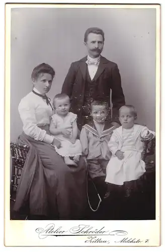 Fotografie Atelier Schröder, Zittau, Milchstr. 7, Mann und Frau mit ihren drei Kindern