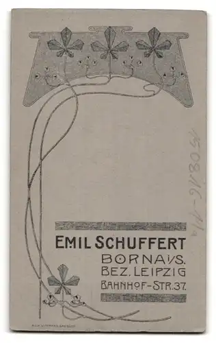 Fotografie Emil Schuffert, Borna i. S., Bahnhofstr. 37, Soldat in Unilform mit Epauletten und Säbel