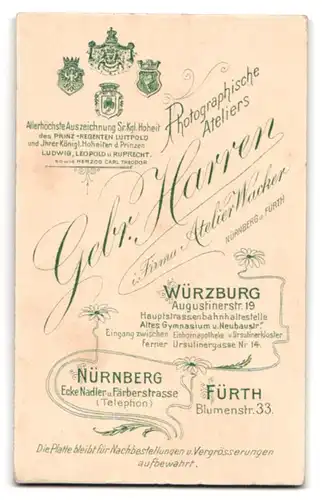 Fotografie Gebr. Harren, Würzburg, Augustinerstr. 19, Portrait bayrischer Kavallerist, Säbel mit Portepee & Pickelhaube