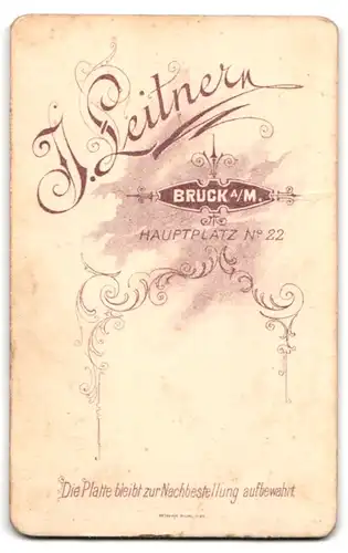 Fotografie J. Leitner, Bruck a. M., Hauptplatz 22, Brünette Dame mit Schmuck & Handtasche in Tacht