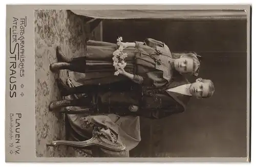 Fotografie Atelier Strauss, Plauen i. V., Albert Platz 12, Jugendstil, Dame mit Fackel bei Dämmerung
