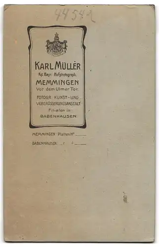 Fotografie K. Müller, Memmingen, vor dem Ulmer Tor, Bräutigam mit Ordenspange nebst Hochzeitsbraut