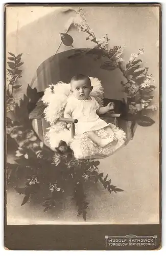Fotografie Rudolf Rathsack, Torgelow, Dornbergstr. 3, niedliches Baby im Passepartout
