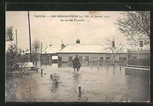 AK Troyes, Inondation de Janvier 1910, La Rue des Tauxelles, Hochwasser