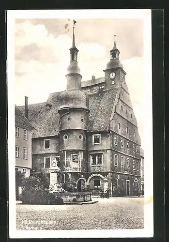 AK Hildburghausen, Platz vor dem Rathaus mit Brunnen