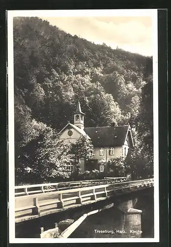 AK Treseburg i. Harz, Kirche mit Bäumen im Hintergrund