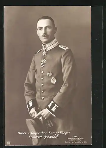 Foto-AK Sanke Nr. 389: Leutnant Höhndorf in Uniform mit Pour le Merite Orden, Flugzeugpilot im 1. WK