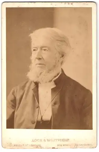 Fotografie Lock & Whitefield, London-W, 178, Regent Street, Portrait älterer Herr in zeitgenössischer Kleidung