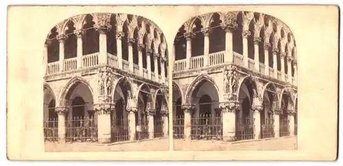 Stereo-Fotografie unbekannter Fotograf, Ansicht Venedig, Skulpturen an der Ecke eines Palazzo