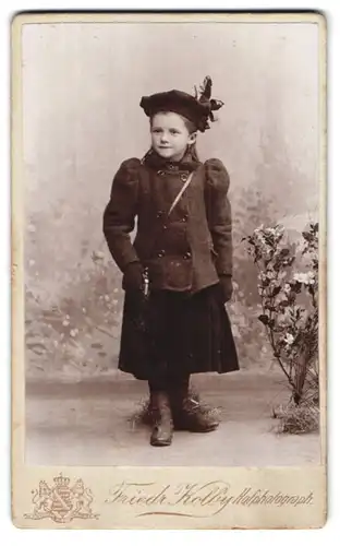 Fotografie Friedrich Kolby, Plauen i. V., Rädel-Strasse 1, niedliches Mädchen mit Hut & Handtasche